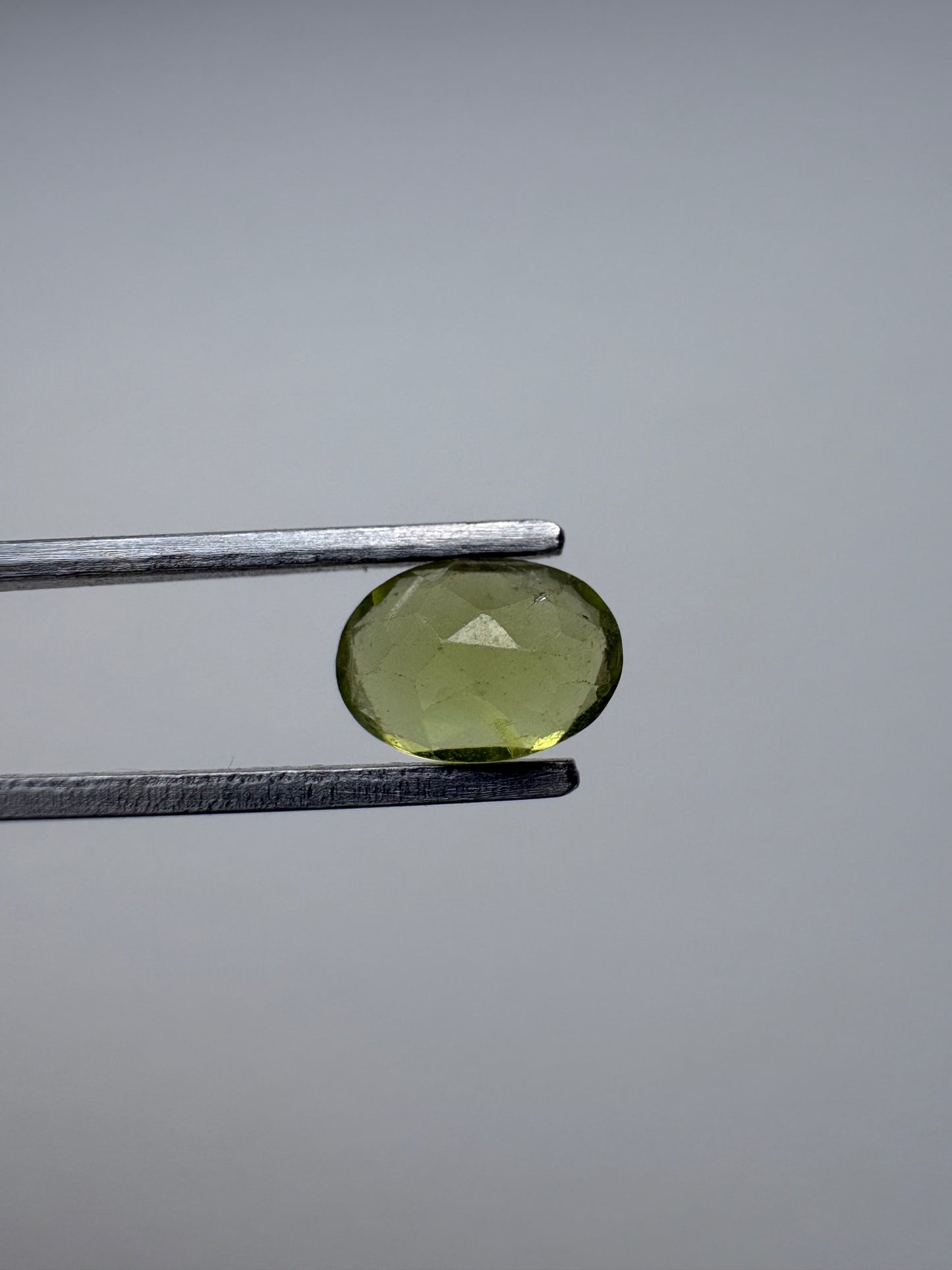 0.885 Peridot Oval
