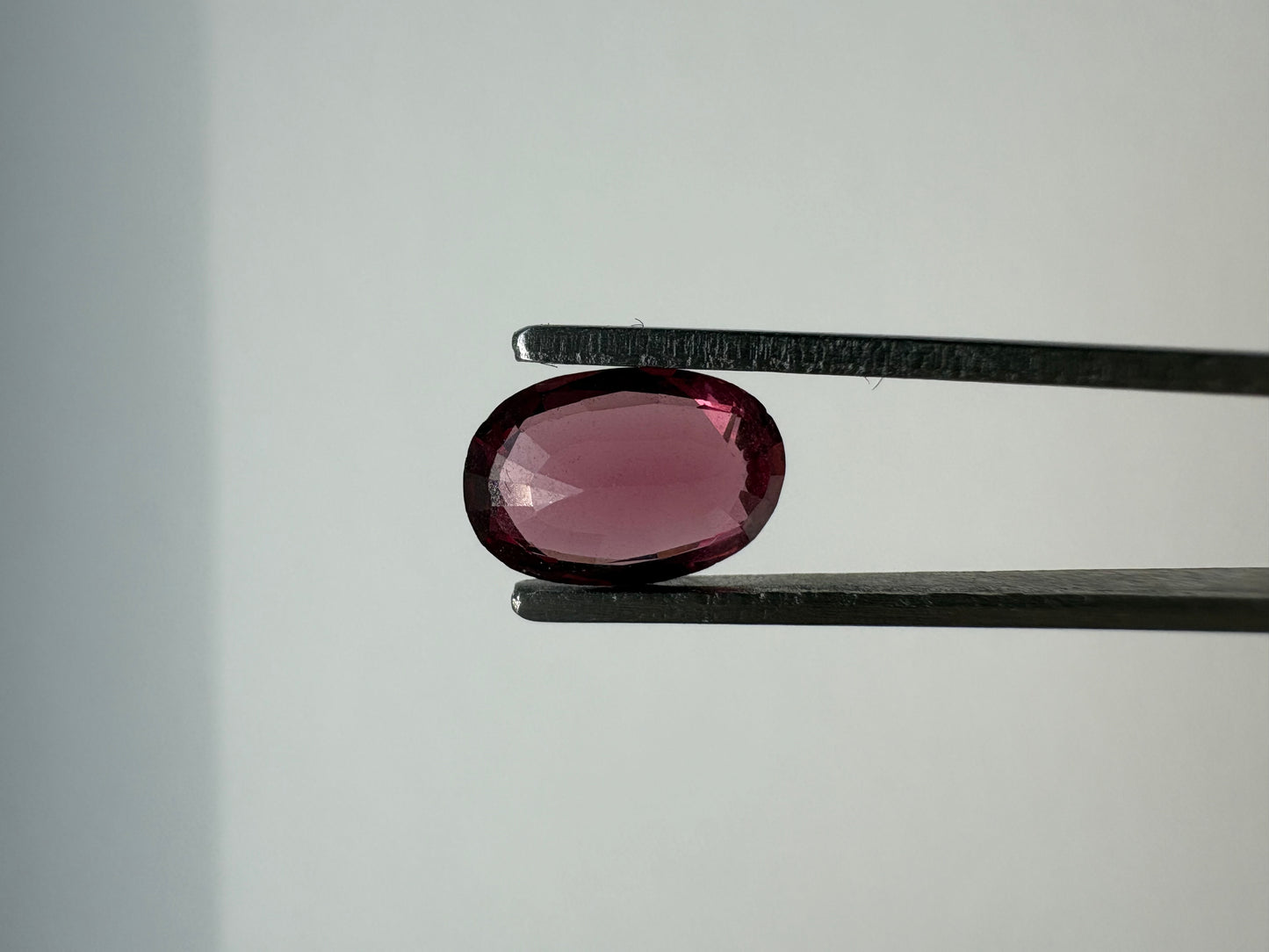 1.245 Garnet Dark Pink Oval