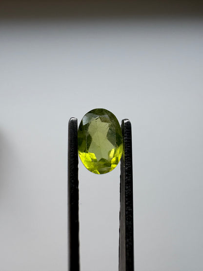 0.885 Peridot Oval