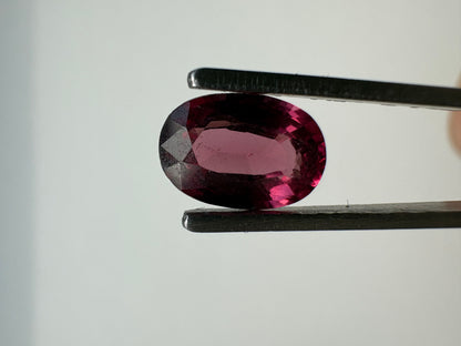 1.245 Garnet Dark Pink Oval