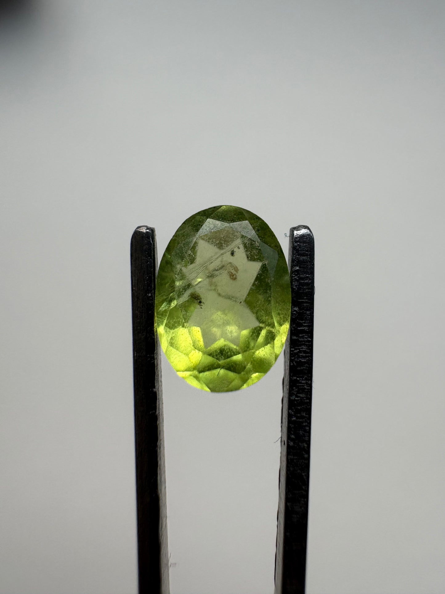 0.930 Peridot Oval