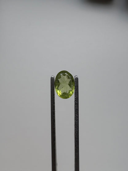 1.000 Peridot Oval