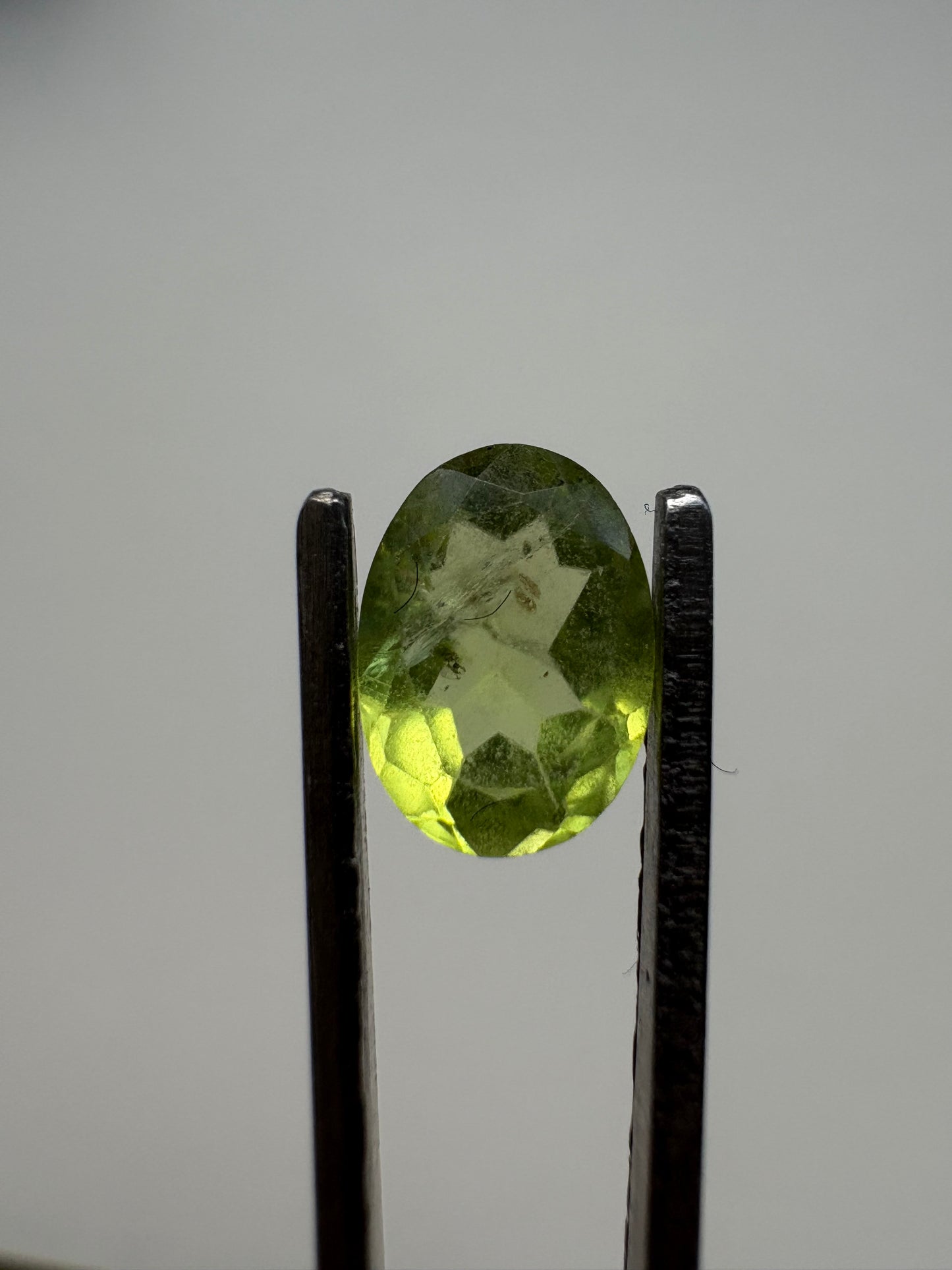 0.930 Peridot Oval