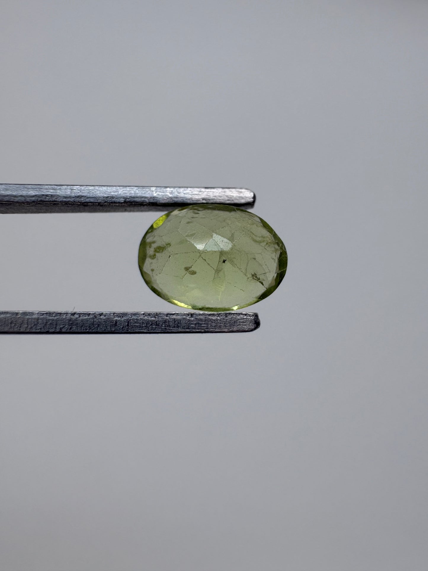 1.000 Peridot Oval