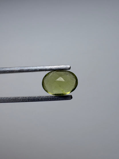 0.885 Peridot Oval