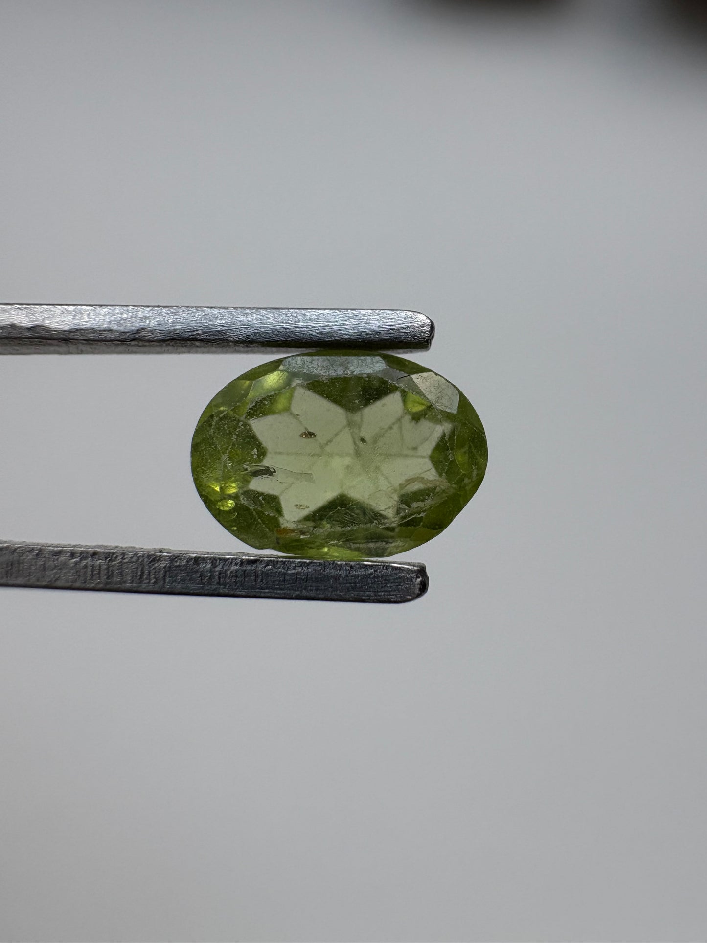 1.000 Peridot Oval