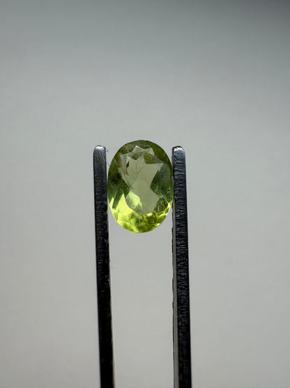 0.805 Peridot Oval