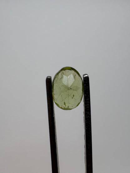 1.000 Peridot Oval