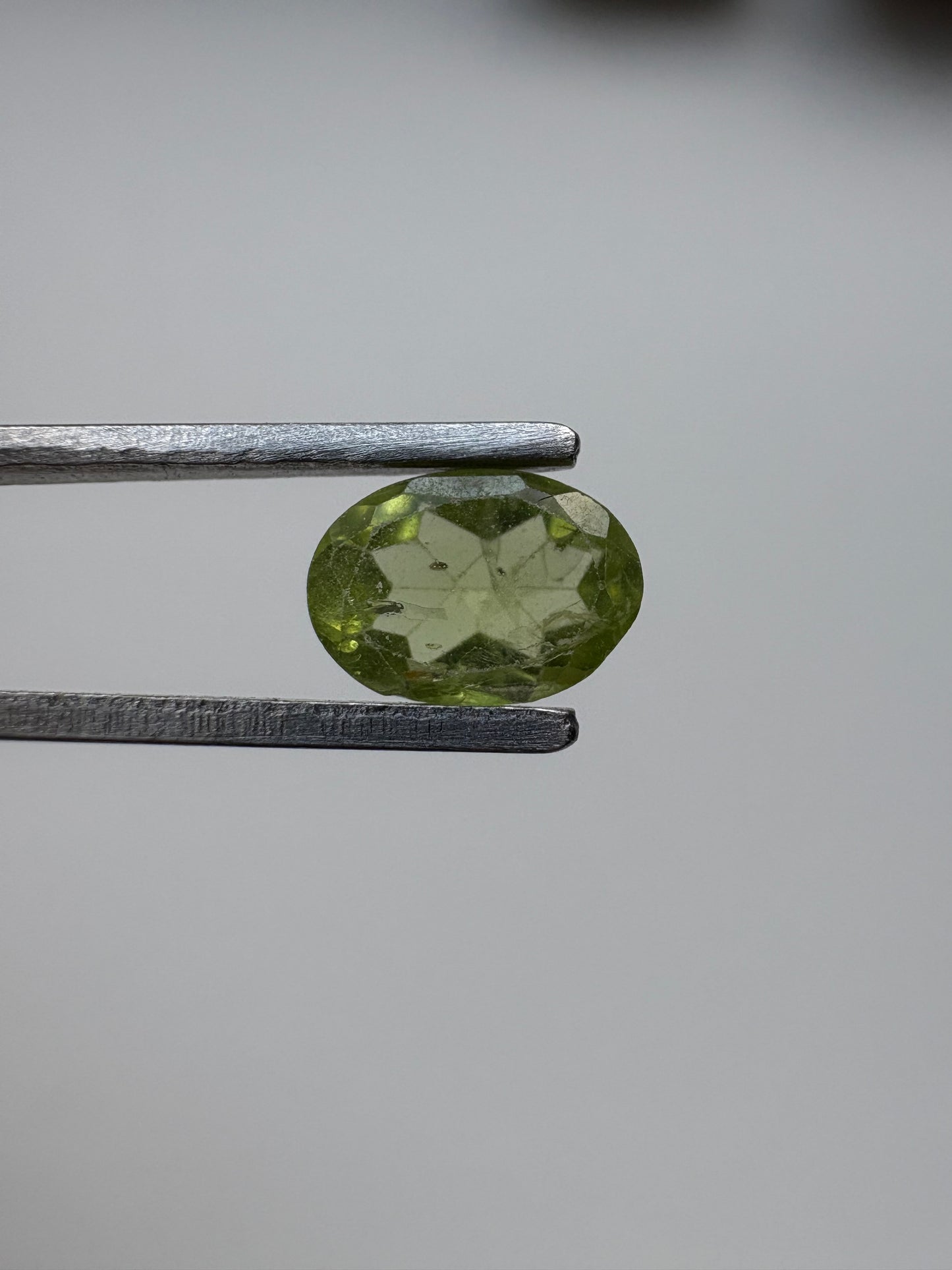 1.000 Peridot Oval