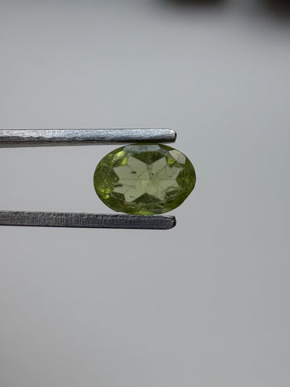 1.000 Peridot Oval