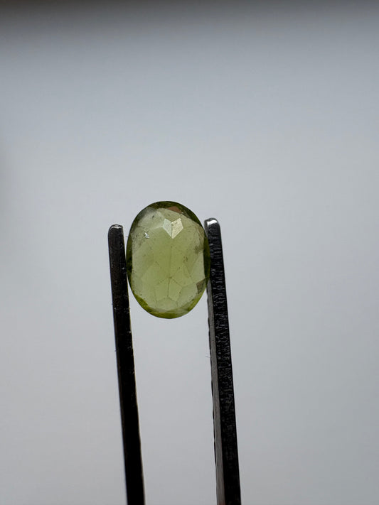 0.885 Peridot Oval