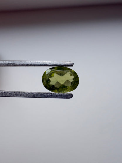0.885 Peridot Oval