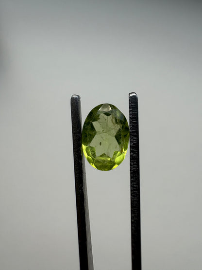 0.825 Peridot Oval