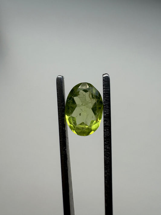 0.825 Peridot Oval